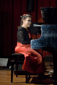 Silvia Zaru al pianoforte