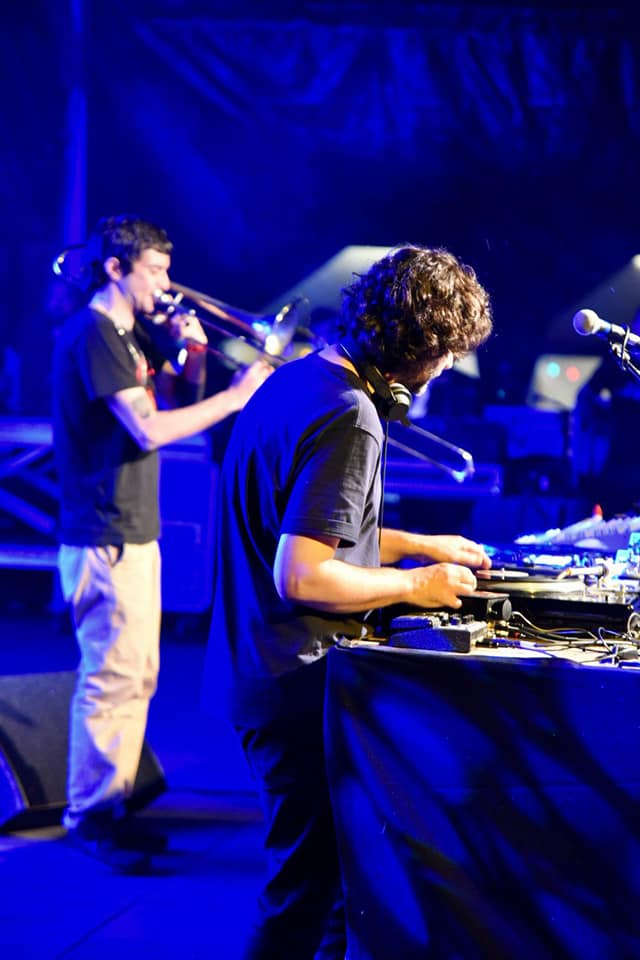 DJ GRuff e Gianluca Petrella durante il concerto